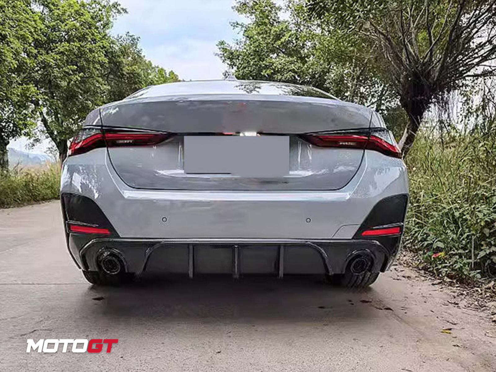 مصد BMW M TECH، موزع هواء مزدوج من نوع M PERFORMANCE — 4